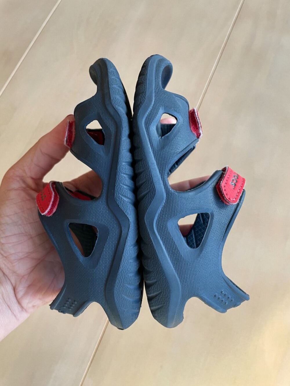 Entire Closet $5! Crocs Toddler Kids Swiftwater Sandals, Blue Red - Size 9 - Picture 8 of 10